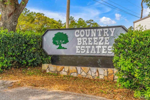 7933 Skyview Blvd, Navarre, FL 32566