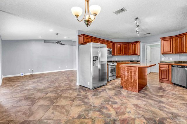 7933 Skyview Blvd, Navarre, FL 32566