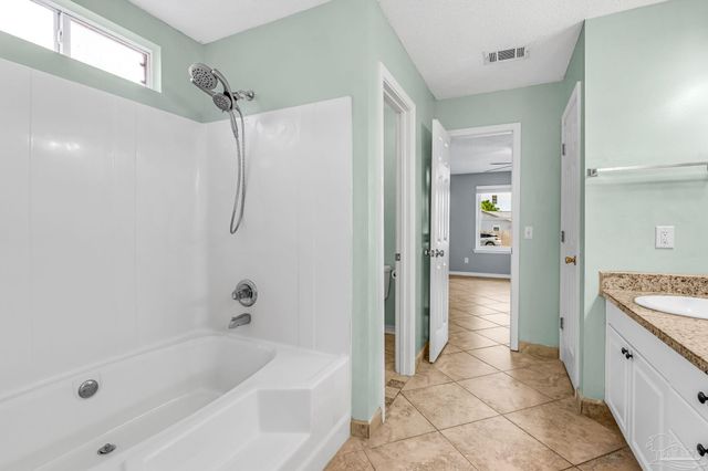 7933 Skyview Blvd, Navarre, FL 32566