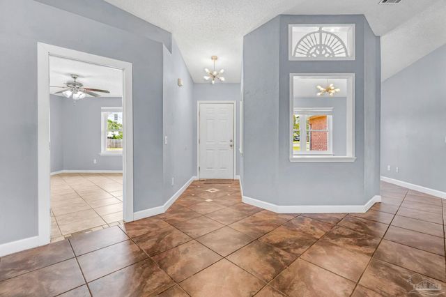 7933 Skyview Blvd, Navarre, FL 32566