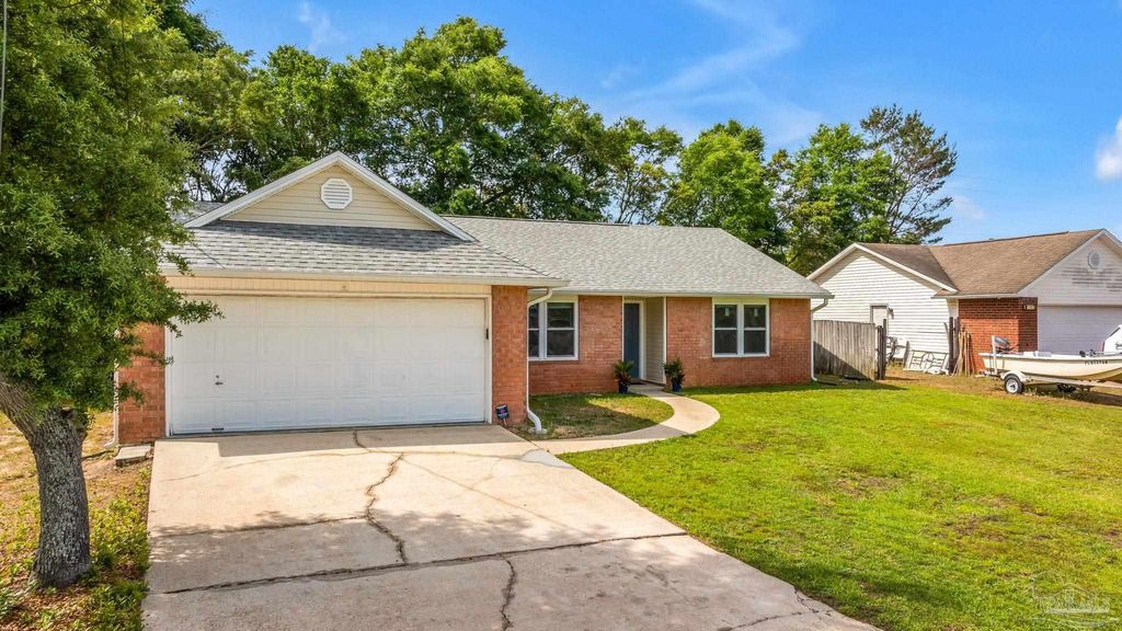 7933 Skyview Blvd, Navarre, FL 32566