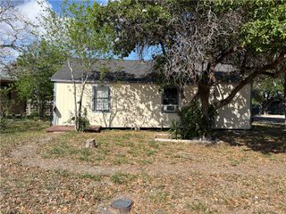 142 Fannin St, Corpus Christi, TX 78415