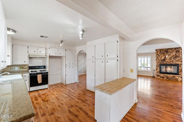 75 Poinsettia Gardens Drive, Ventura, CA 93004