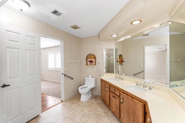 75 Poinsettia Gardens Drive, Ventura, CA 93004