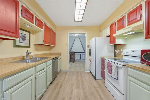 114 Wilshire Court, Irving, TX 75061