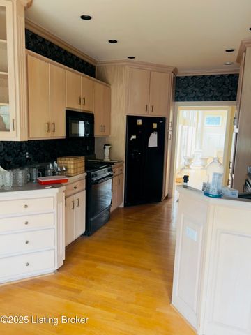 1104 Glenlake Way, Louisville, KY 40245