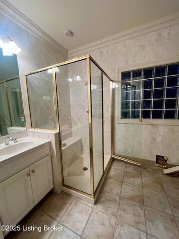 1104 Glenlake Way, Louisville, KY 40245