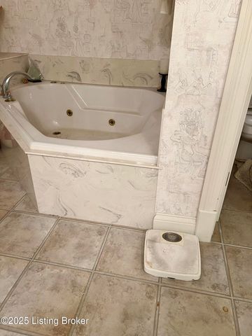 1104 Glenlake Way, Louisville, KY 40245