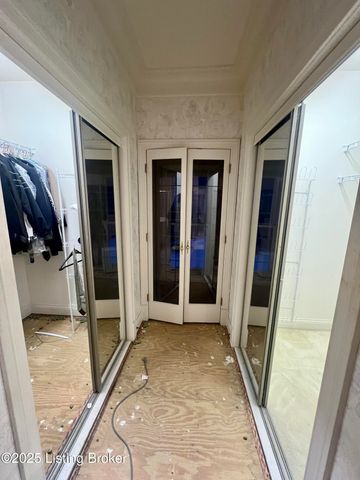 1104 Glenlake Way, Louisville, KY 40245