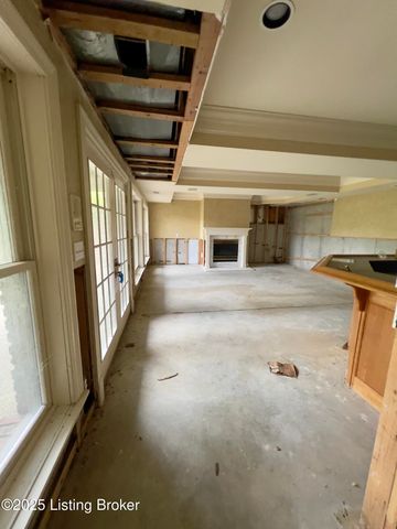 1104 Glenlake Way, Louisville, KY 40245