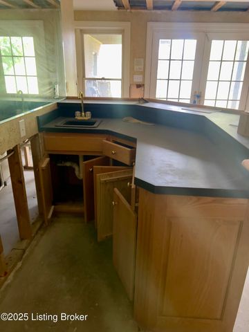 1104 Glenlake Way, Louisville, KY 40245