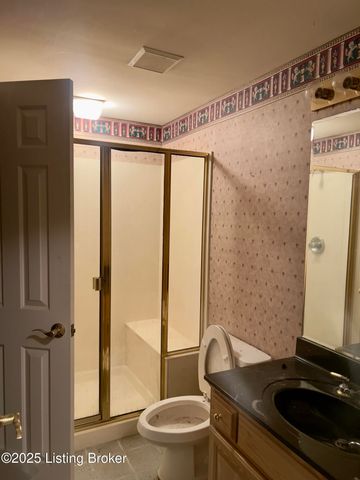 1104 Glenlake Way, Louisville, KY 40245