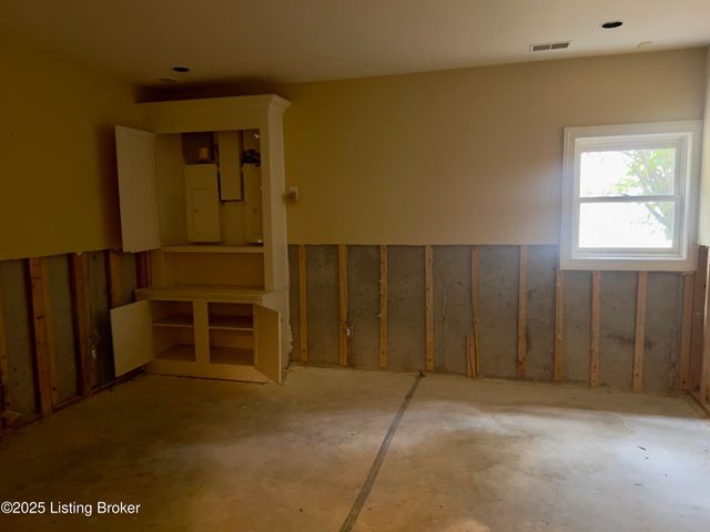 1104 Glenlake Way, Louisville, KY 40245