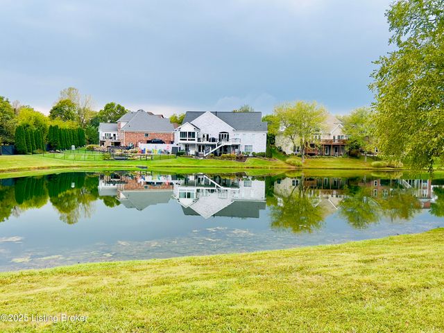 1104 Glenlake Way, Louisville, KY 40245