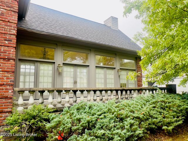 1104 Glenlake Way, Louisville, KY 40245