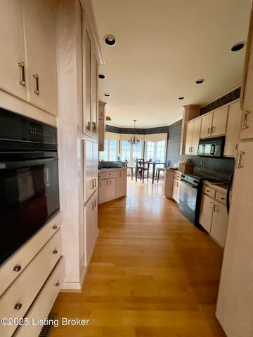 1104 Glenlake Way, Louisville, KY 40245