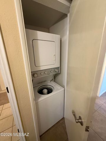 5750 N Camino Esplendora Apt 239, Tucson, AZ 85718