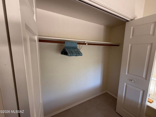 5750 N Camino Esplendora Apt 239, Tucson, AZ 85718