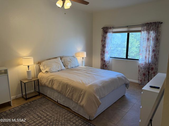 5750 N Camino Esplendora Apt 239, Tucson, AZ 85718