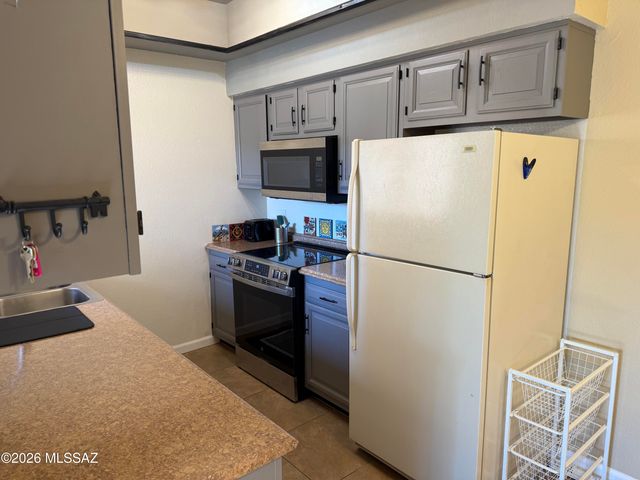 5750 N Camino Esplendora Apt 239, Tucson, AZ 85718