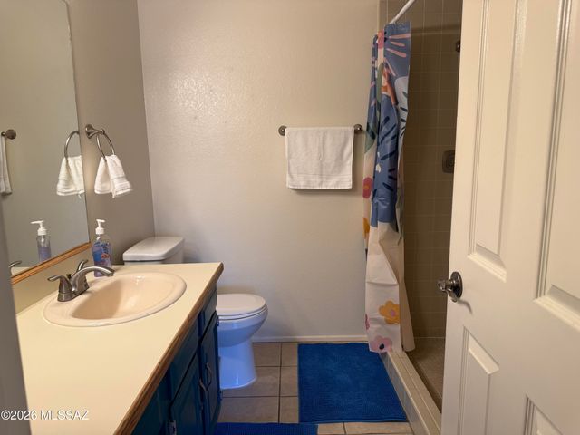 5750 N Camino Esplendora Apt 239, Tucson, AZ 85718