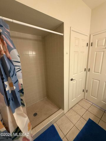 5750 N Camino Esplendora Apt 239, Tucson, AZ 85718