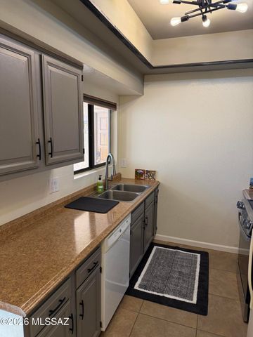 5750 N Camino Esplendora Apt 239, Tucson, AZ 85718