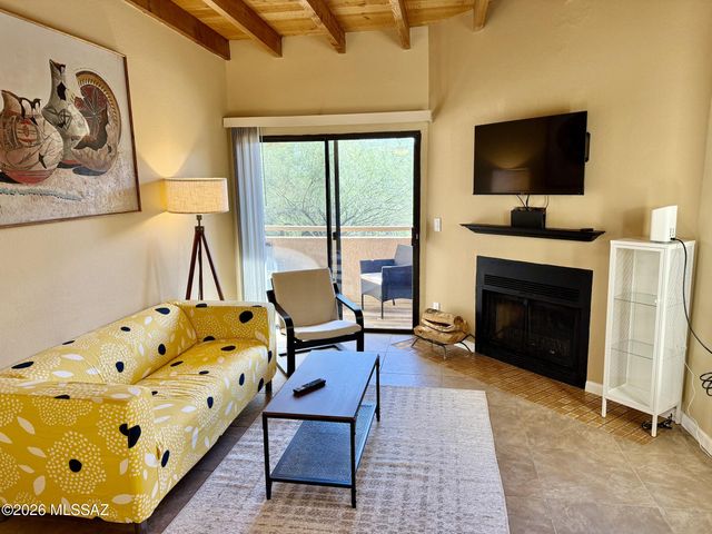 5750 N Camino Esplendora Apt 239, Tucson, AZ 85718
