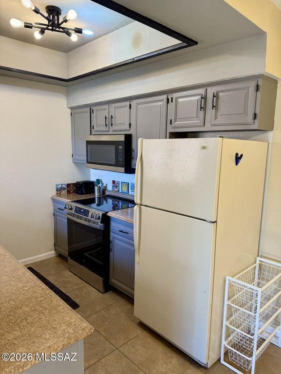 5750 N Camino Esplendora Apt 239, Tucson, AZ 85718