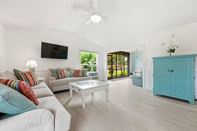 6786 SE Yorktown Drive, Hobe Sound, FL 33455