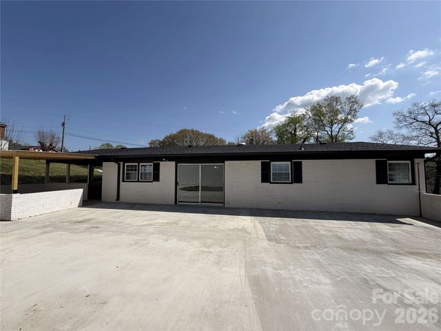 202 WOODWARD Avenue, Morganton, NC 28655
