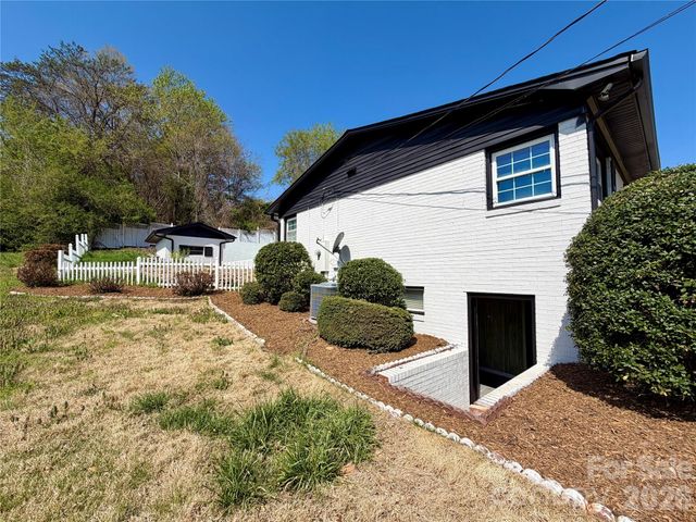 202 WOODWARD Avenue, Morganton, NC 28655