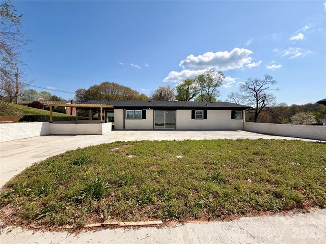 202 WOODWARD Avenue, Morganton, NC 28655
