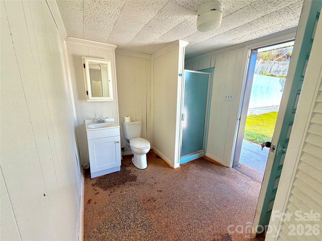 202 WOODWARD Avenue, Morganton, NC 28655