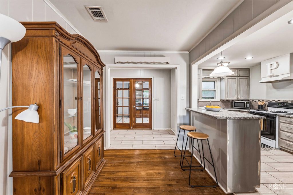 Image 5 of property listing at 2522 Guadalupe Street, San Angelo, TX 76901