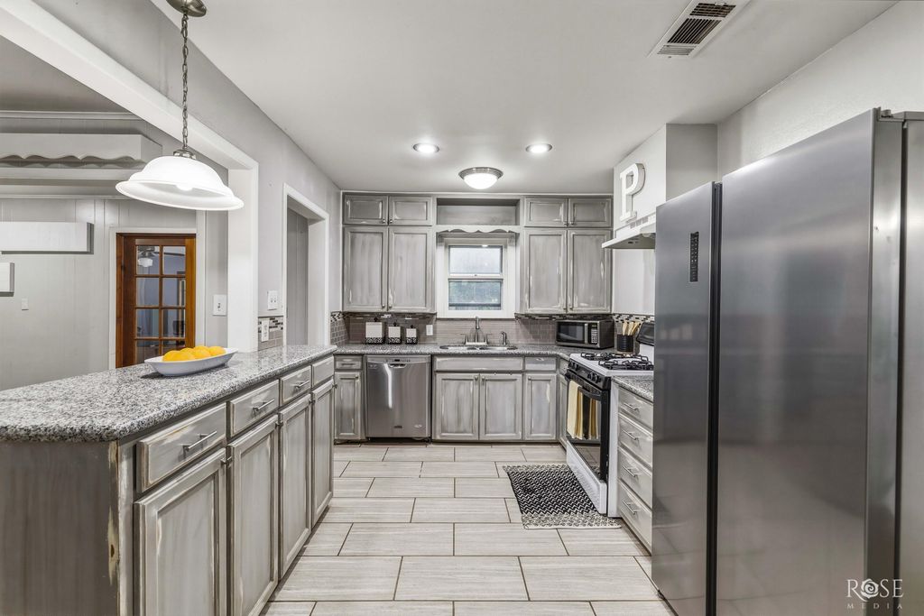 Image 8 of property listing at 2522 Guadalupe Street, San Angelo, TX 76901