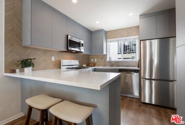 14332 Dickens Street 7, Sherman Oaks, CA 91423