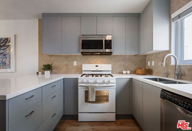 14332 Dickens Street 7, Sherman Oaks, CA 91423