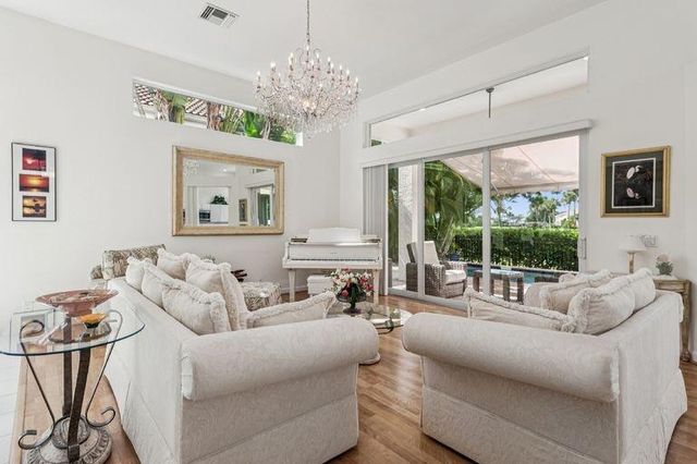 119 Coral Cay Drive, Palm Beach Gardens, FL 33418