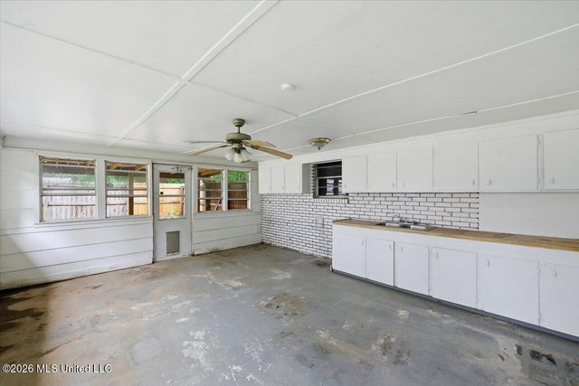 305 Boehle Street, Pearl, MS 39208