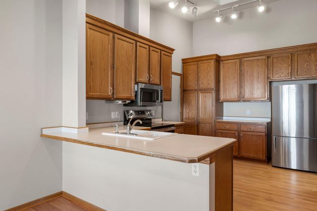 809 Ivy Lane, Eagan, MN 55123