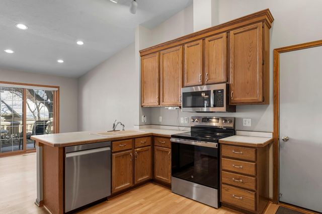 809 Ivy Lane, Eagan, MN 55123