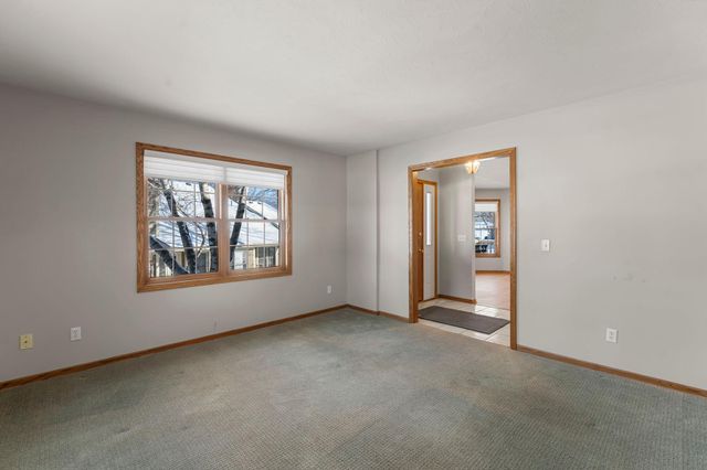 809 Ivy Lane, Eagan, MN 55123