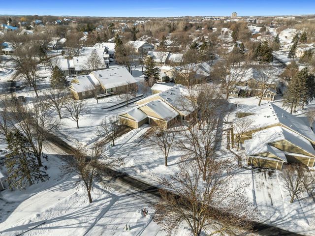 809 Ivy Lane, Eagan, MN 55123