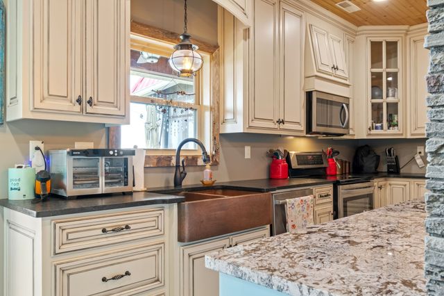 5123 Steam Mill Hollow Rd, Williamsport, TN 38487