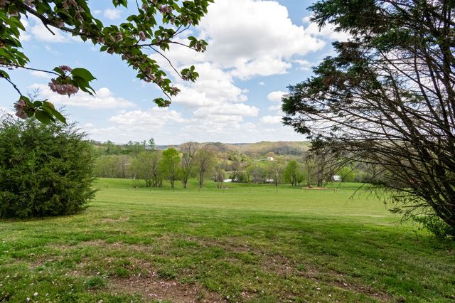 5123 Steam Mill Hollow Rd, Williamsport, TN 38487