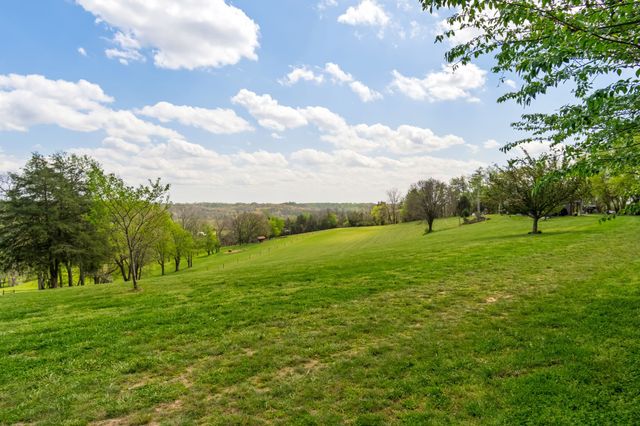 5123 Steam Mill Hollow Rd, Williamsport, TN 38487