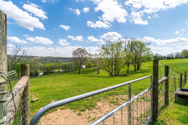 5123 Steam Mill Hollow Rd, Williamsport, TN 38487