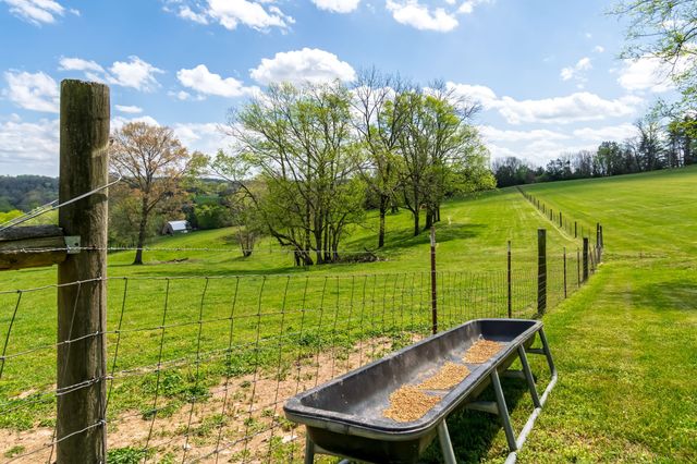 5123 Steam Mill Hollow Rd, Williamsport, TN 38487