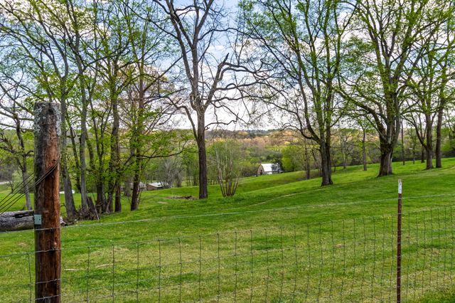 5123 Steam Mill Hollow Rd, Williamsport, TN 38487